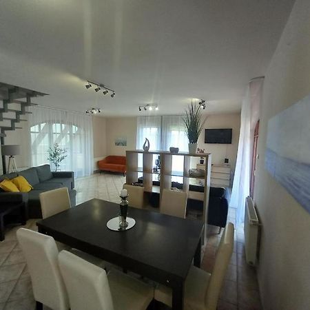 Апартаменти Lujza Apartman Goedoello Екстер'єр фото