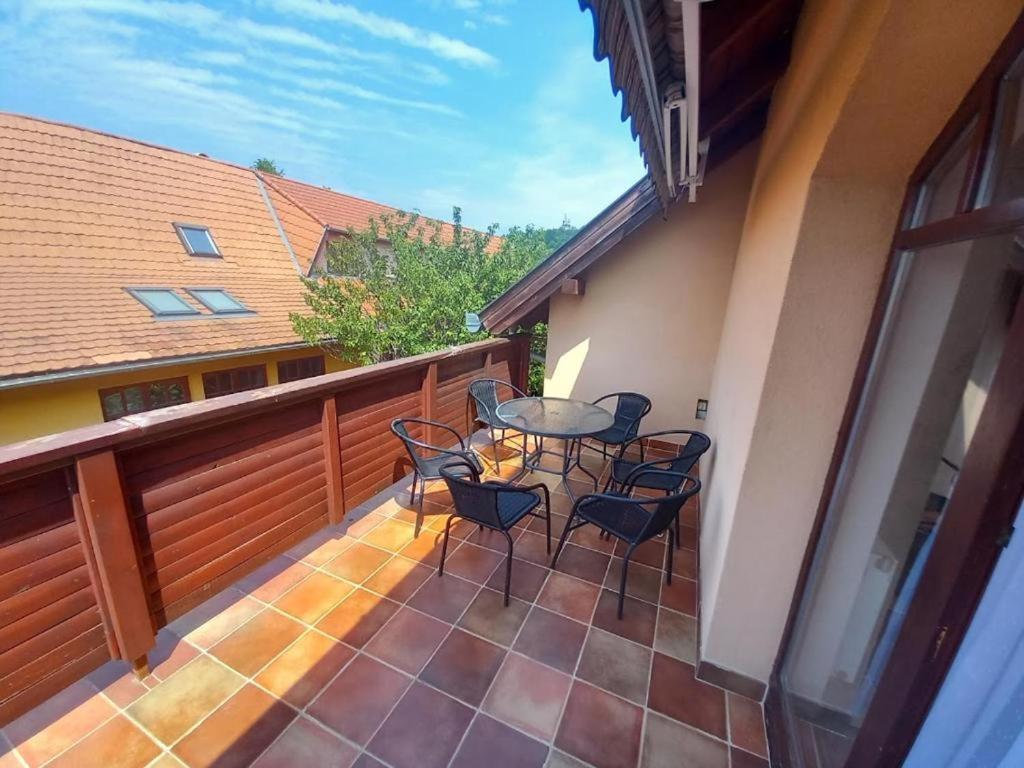 Апартаменти Lujza Apartman Goedoello Екстер'єр фото