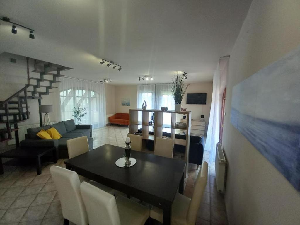 Апартаменти Lujza Apartman Goedoello Екстер'єр фото